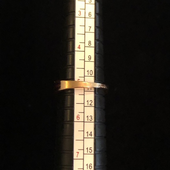 Elegant Gold-Tone Women's Ring - Picture 8 of 8